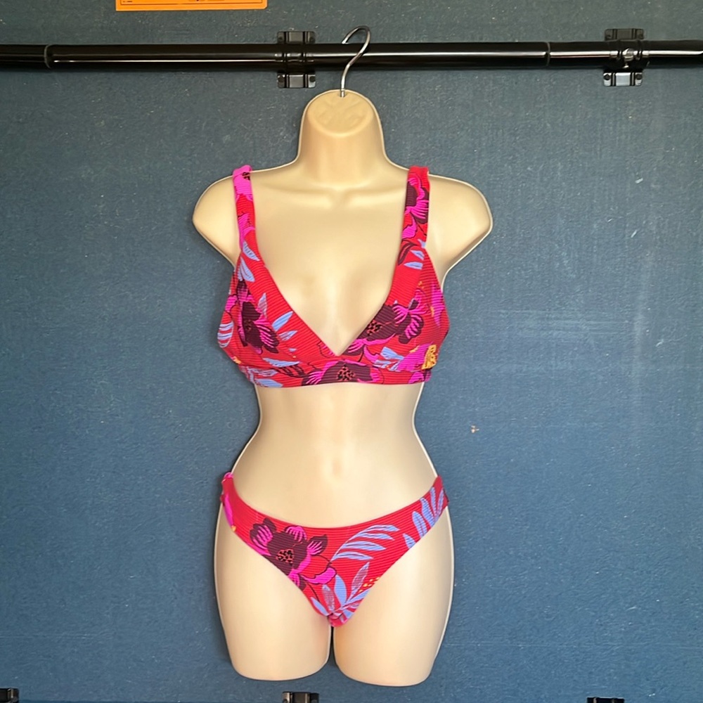Seafolly bikini, low rise , bottom size 10 padded cup top size 14